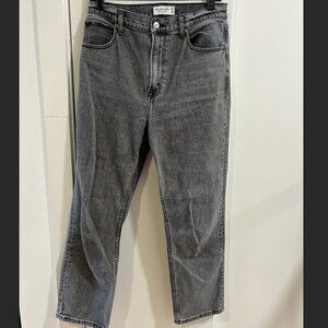 Abercrombie - Ultra High Rise Ankle Straight Jean